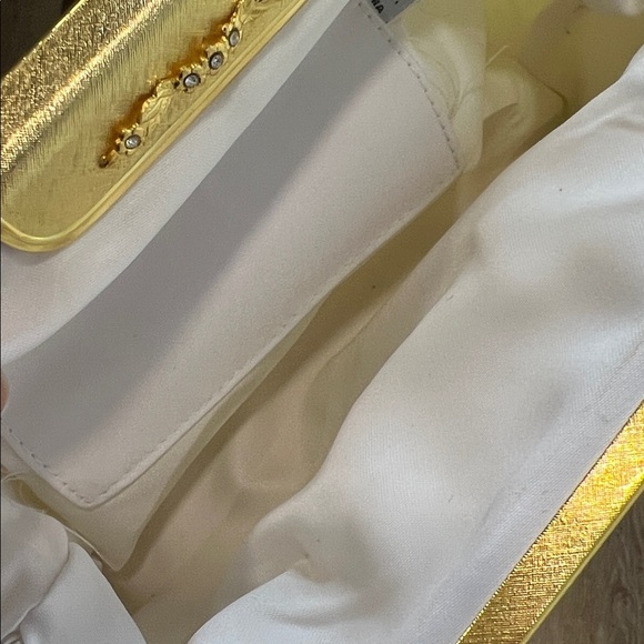 Le Regale White with Goldtone Hardware Vintage Evening Bag - Picture 6 of 9